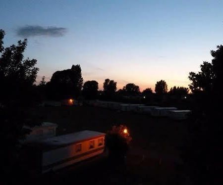 Hotel Copthorne Caravans Merston Exterior foto