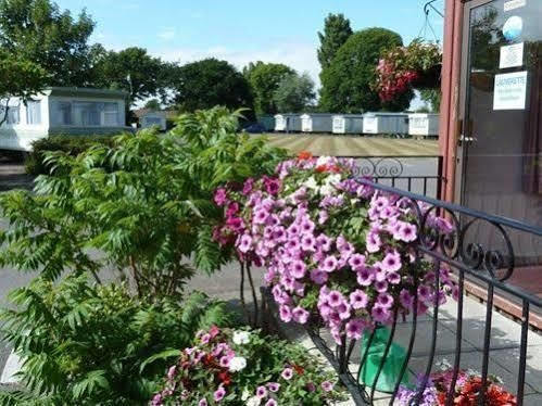 Hotel Copthorne Caravans Merston Exterior foto
