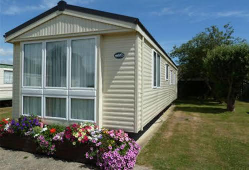 Hotel Copthorne Caravans Merston Exterior foto