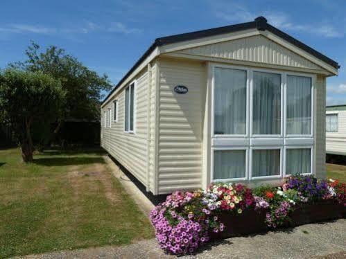 Hotel Copthorne Caravans Merston Exterior foto