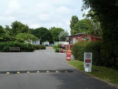 Hotel Copthorne Caravans Merston Exterior foto