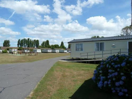 Hotel Copthorne Caravans Merston Exterior foto