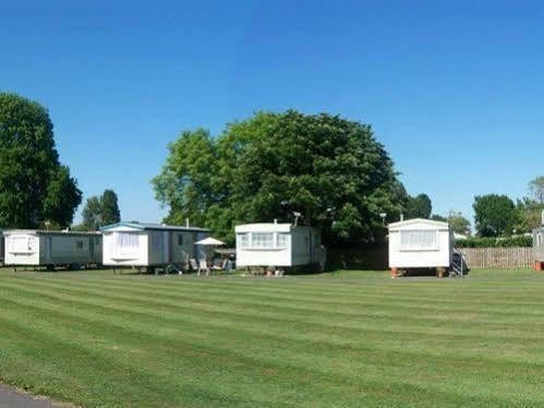 Hotel Copthorne Caravans Merston Exterior foto